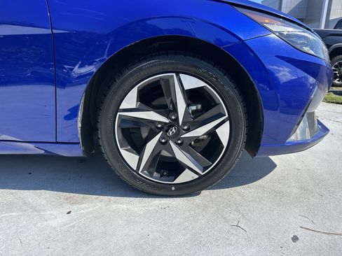 Used 2023 Hyundai Elantra Limited w/ Cargo Package FWD image 13