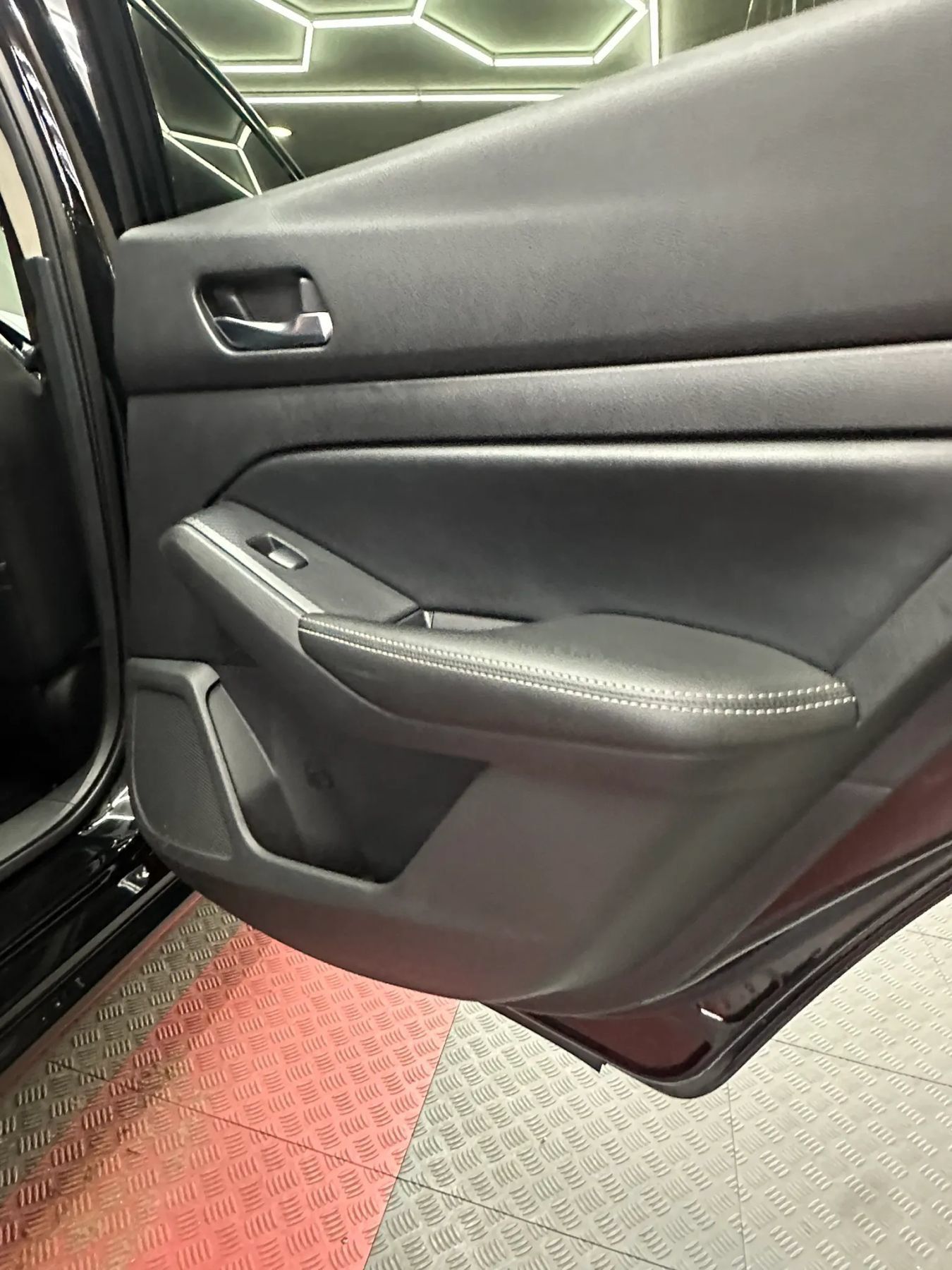 Used 2019 Nissan Altima 2.5 Platinum FWD image 27