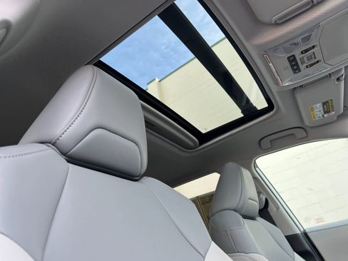 Used 2020 Toyota RAV4 XLE Premium image 17