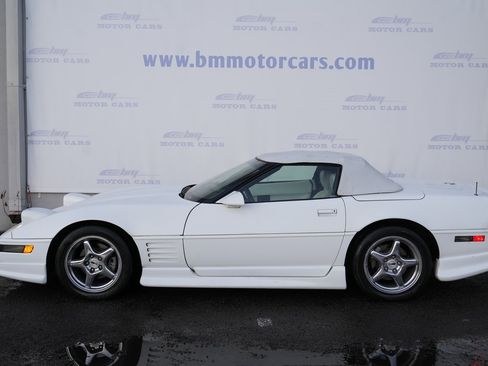 Used 1992 Chevrolet Corvette Convertible image 8