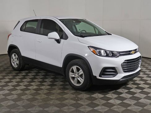 Used 2022 Chevrolet Trax LS image 2