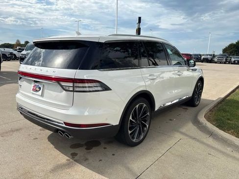 Used 2023 Lincoln Aviator Reserve w/ Equipment Group 201A AWD/4WD image 2
