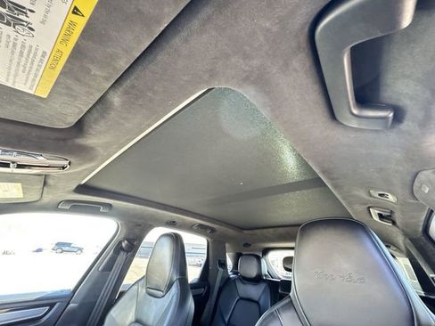 Used 2020 Porsche Cayenne Turbo image 19