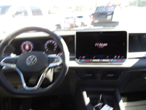 New 2025 Volkswagen Tiguan SE AWD/4WD image 19