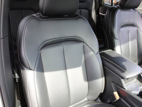 Used 2025 Jeep Grand Cherokee Limited image 28