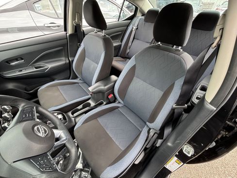 Used 2025 Nissan Versa SV FWD image 34