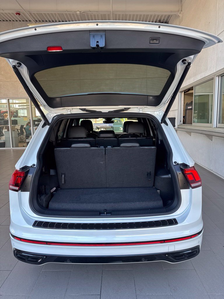 Certified 2024 Volkswagen Tiguan SE R-Line FWD image 13