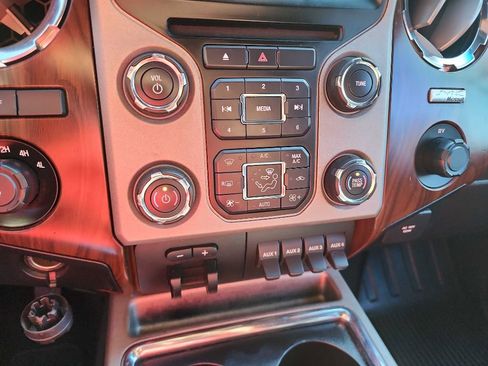 Used 2013 Ford F250 Lariat w/ Lariat Ultimate Pkg image 33