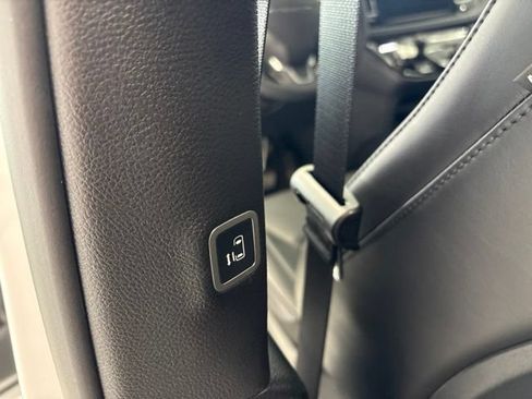 New 2027 Chrysler Pacifica Select AWD/4WD image 19