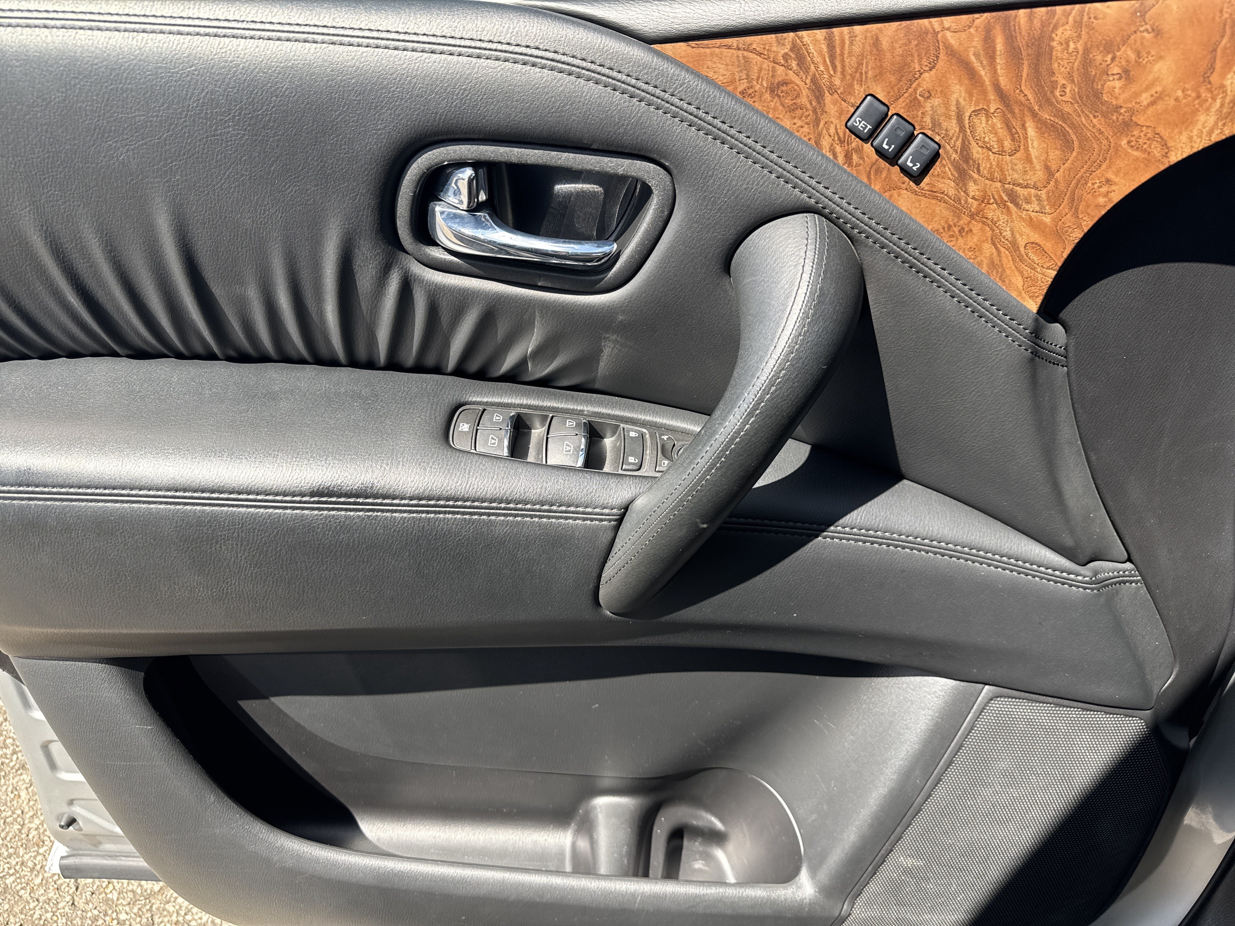 Used 2024 Nissan Armada SL w/ Captain's Chairs Package RWD image 9