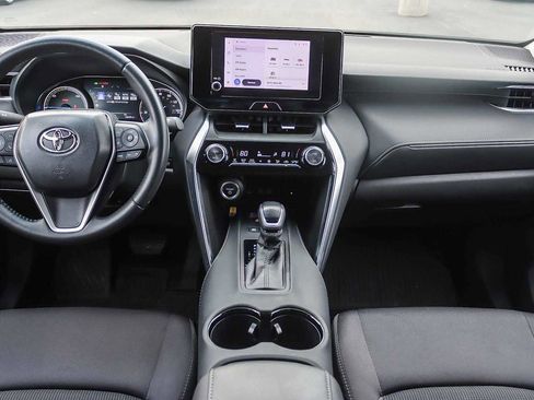 Used 2024 Toyota Venza LE image 11