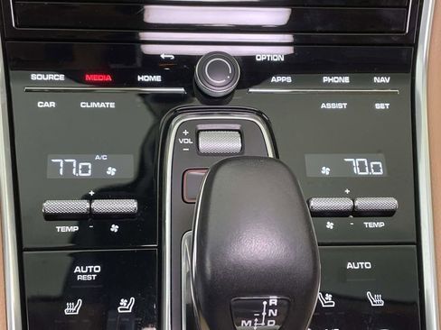 Certified 2022 Porsche Panamera 4 Platinum Edition image 33