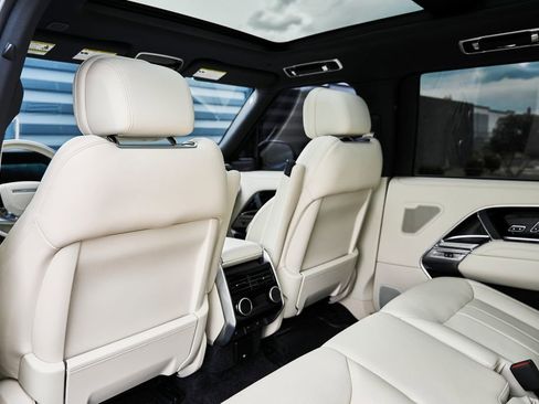 Used 2025 Land Rover Range Rover Long Wheelbase SE image 37