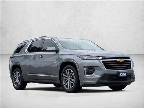 Used 2023 Chevrolet Traverse High Country FWD image 3