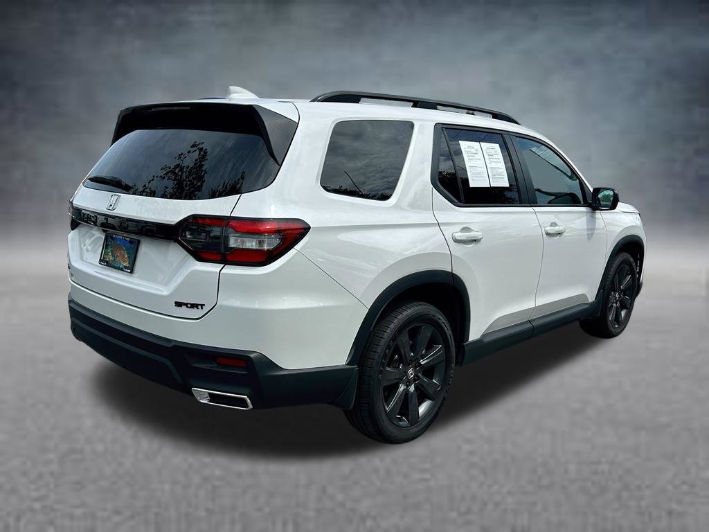 Used 2025 Honda Pilot Sport image 5