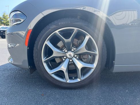 Used 2017 Dodge Charger R/T w/ Plus Group RWD image 31