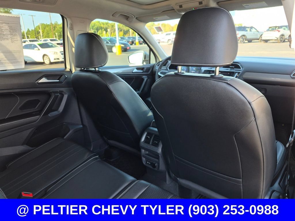 Used 2023 Volkswagen Tiguan SE w/ Panoramic Sunroof Package FWD image 16