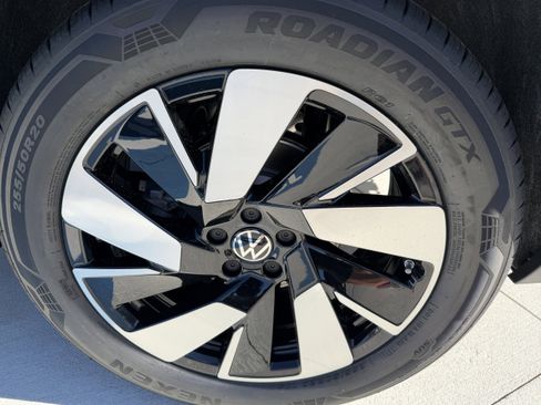 New 2026 Volkswagen Atlas Cross Sport SE image 32