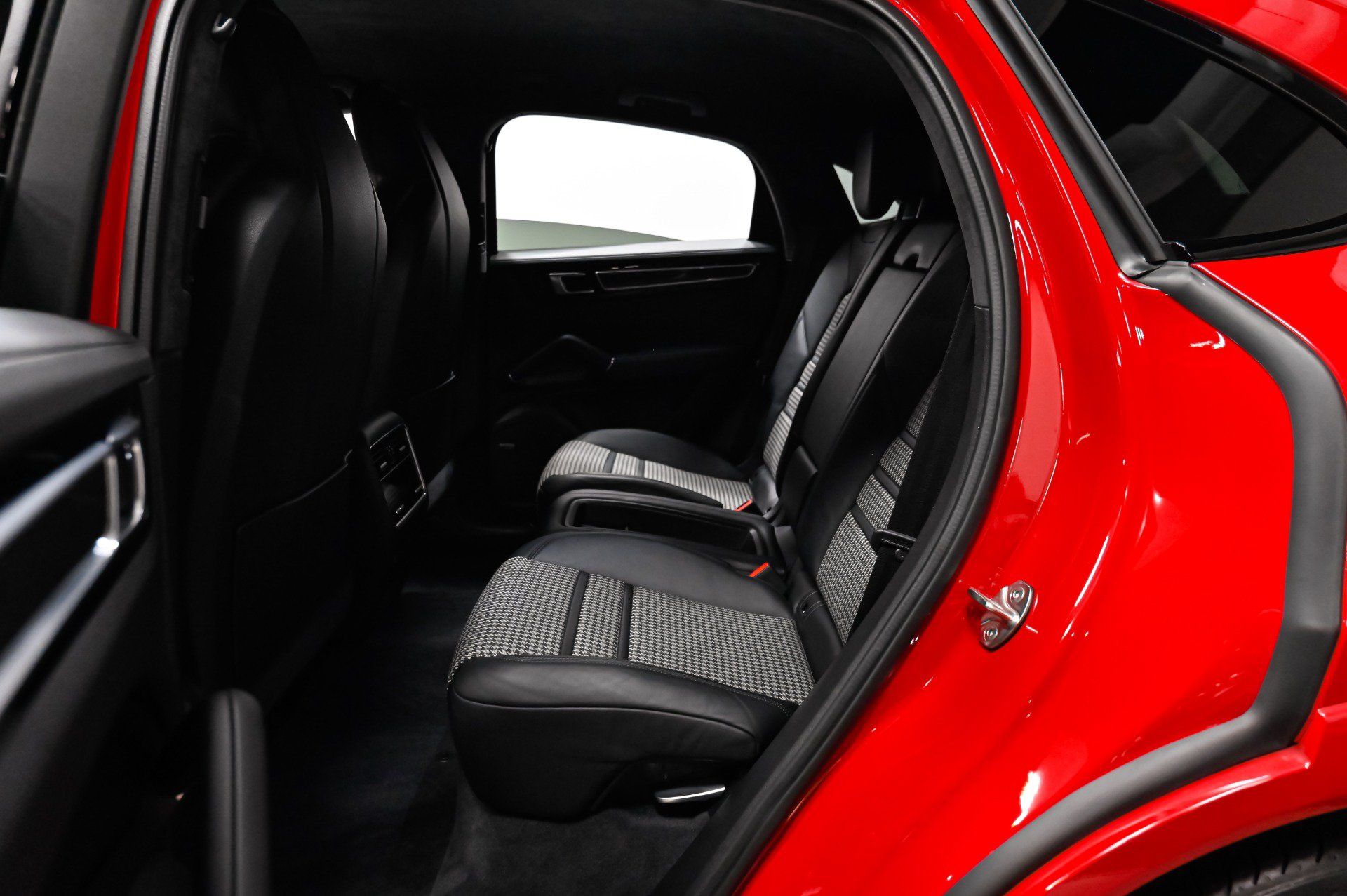 Used 2021 Porsche Cayenne GTS AWD/4WD image 50