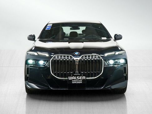 Used 2025 BMW 740i xDrive AWD/4WD image 8