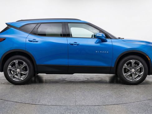 Used 2025 Chevrolet Blazer LT FWD image 11