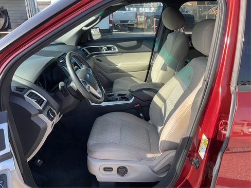 Used 2014 Ford Explorer XLT w/ Equipment Group 201A FWD image 9