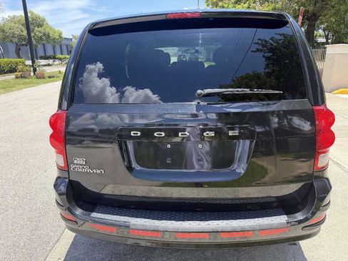 Used 2015 Dodge Grand Caravan SXT w/ Blacktop Package FWD image 13
