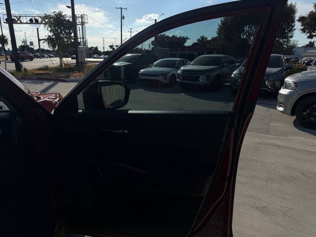 Used 2022 Nissan Pathfinder SL FWD image 16