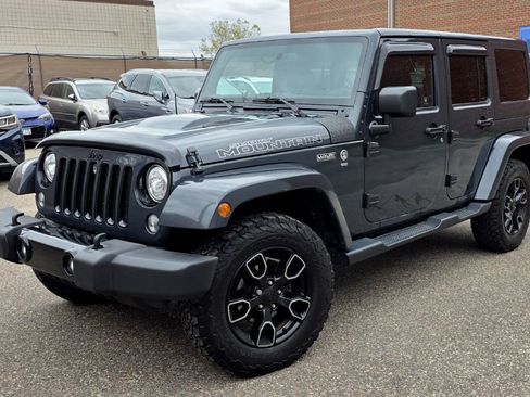 Used 2017 Jeep Wrangler Unlimited Sahara AWD/4WD image 4