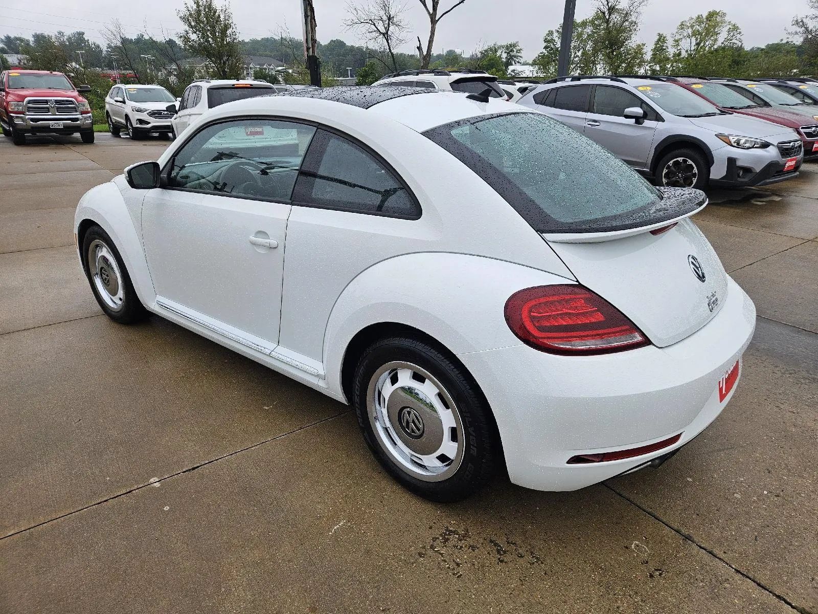 Used 2018 Volkswagen Beetle 2.0T FWD image 7