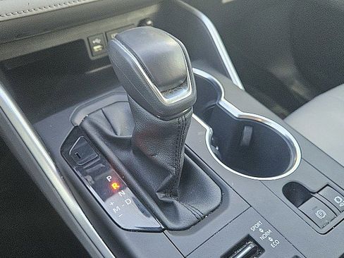 Used 2022 Toyota Highlander XLE image 15