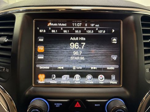 Used 2015 Jeep Grand Cherokee Limited w/ Luxury Group II image 16