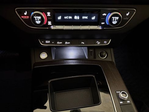 Certified 2025 Audi Q5 Premium w/ Convenience Plus Package AWD/4WD image 19