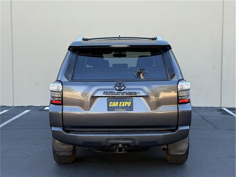 Used 2014 Toyota 4Runner SR5 AWD/4WD image 5