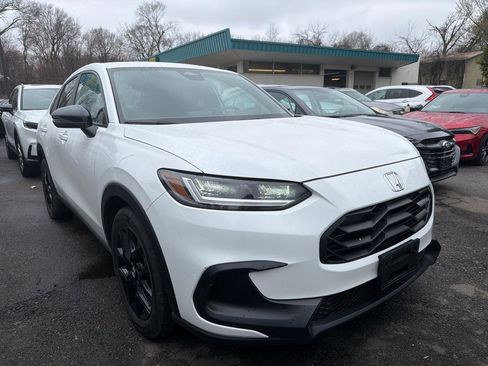 Used 2023 Honda HR-V Sport image 3