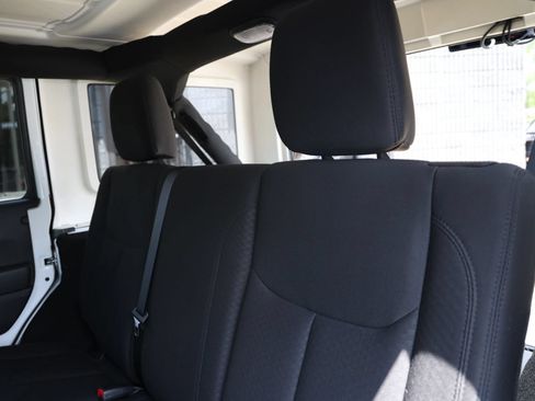 Used 2018 Jeep Wrangler Unlimited Sport S AWD/4WD image 27