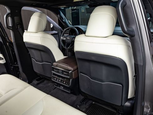 Used 2024 Lexus LX 600 4WD w/ Luxury Package image 32