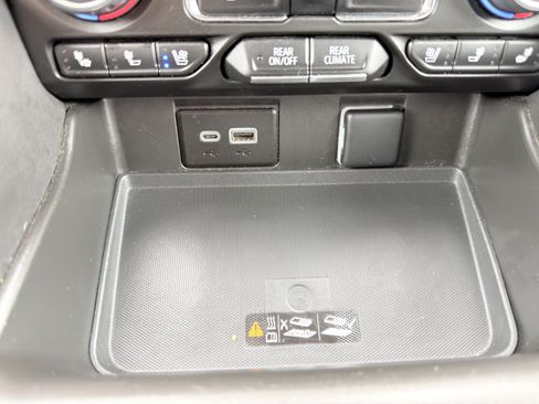 Used 2024 Chevrolet Suburban Premier AWD/4WD image 36