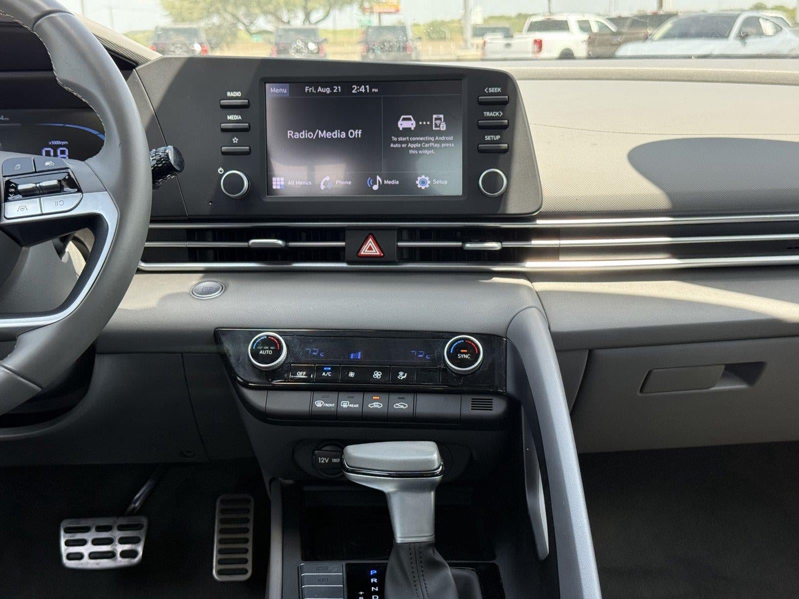 Used 2025 Hyundai Elantra Sport FWD image 11
