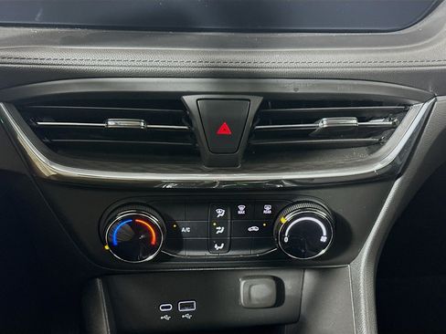 Used 2025 Buick Encore GX Preferred FWD image 24