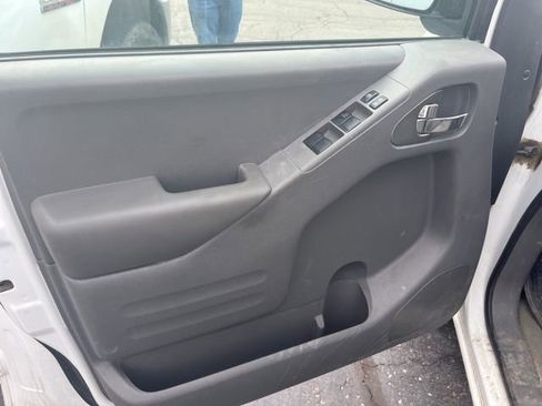 Used 2017 Nissan Frontier SV image 11