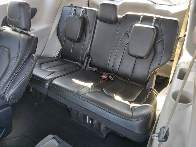 Used 2023 Chrysler Pacifica Touring-L FWD image 14