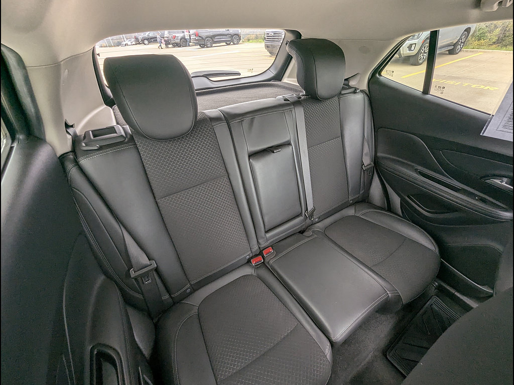 Used 2022 Buick Encore Preferred AWD/4WD image 19