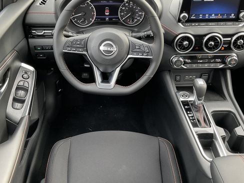 Used 2025 Nissan Sentra SR image 21