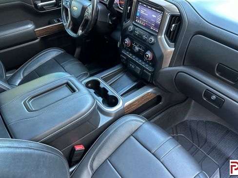 Used 2022 Chevrolet Silverado 1500 High Country w/ Technology Package image 18