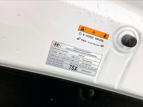 Used 2025 Hyundai Kona SEL AWD/4WD image 28