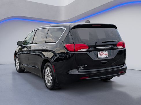 Used 2024 Chrysler Voyager LX FWD image 7