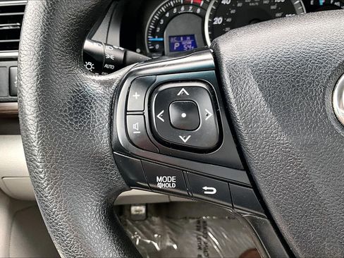 Used 2015 Toyota Camry LE image 17