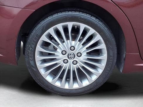 Used 2016 Toyota Avalon Limited image 6