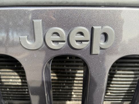 Used 2016 Jeep Wrangler Unlimited Rubicon w/ Connectivity Group AWD/4WD image 23